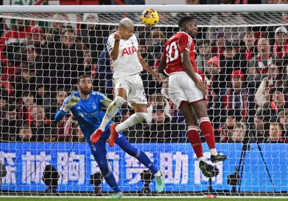 Tottenham với Nottingham